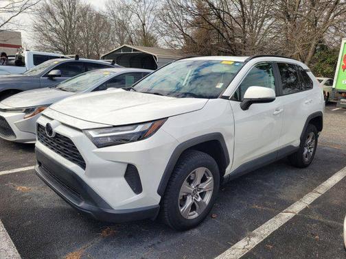 2022 Toyota RAV4 XLE