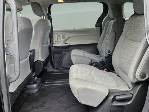 2023 Toyota Sienna LE