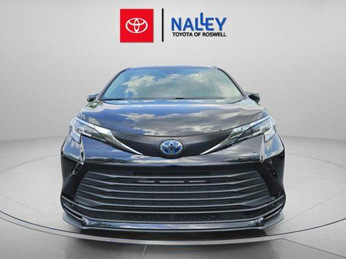 2023 Toyota Sienna LE