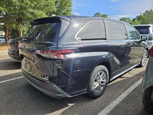 2023 Toyota Sienna LE