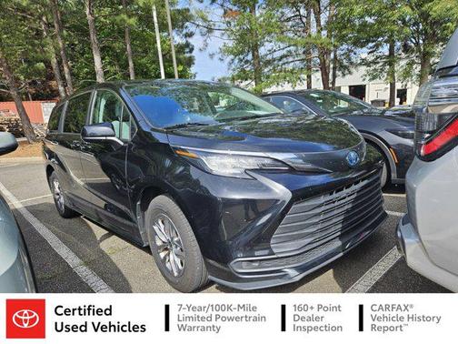 2023 Toyota Sienna LE