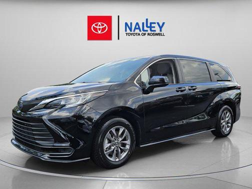 2023 Toyota Sienna LE