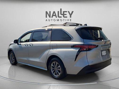 2021 Toyota Sienna XLE 8 Passenger