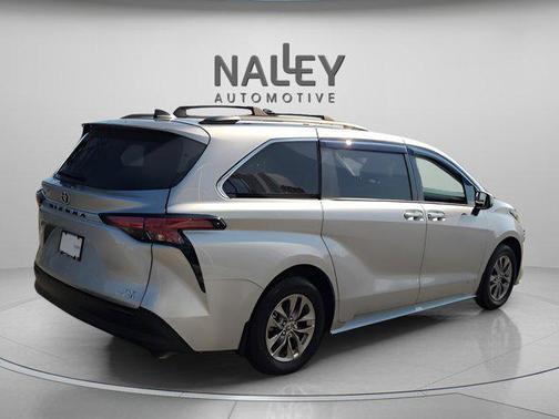 2021 Toyota Sienna XLE 8 Passenger