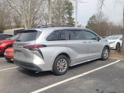 2021 Toyota Sienna XLE 8 Passenger