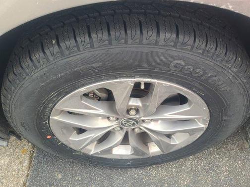 2021 Toyota Sienna XLE 8 Passenger