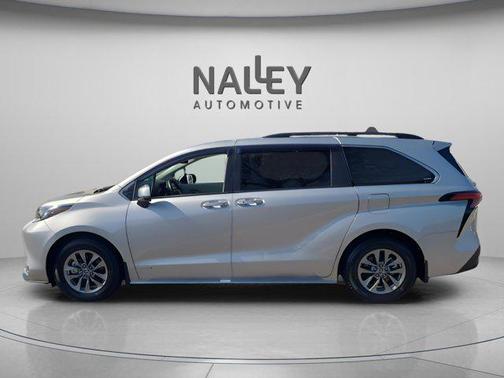 2021 Toyota Sienna XLE 8 Passenger