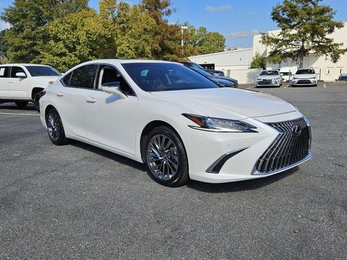 White Pearl 2025 Lexus ES 300h Ultra Luxury