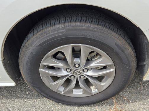 2021 Toyota Sienna XLE 8 Passenger