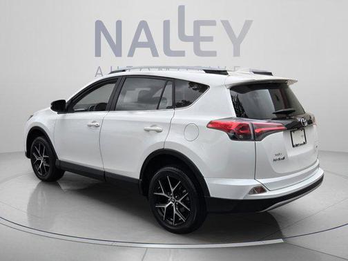Super White 2018 Toyota RAV4 SE