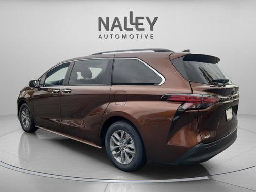 2021 Toyota Sienna XLE 8 Passenger