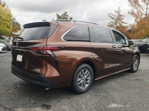 2021 Toyota Sienna XLE 8 Passenger