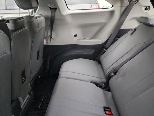 2021 Toyota Sienna XLE 8 Passenger