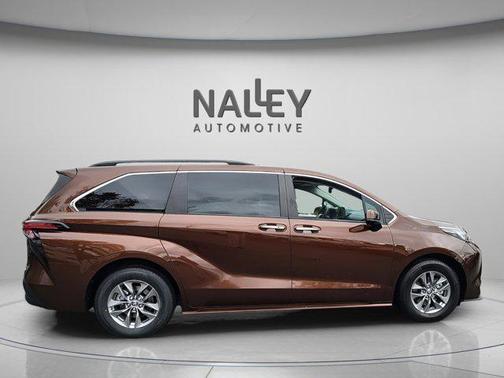 2021 Toyota Sienna XLE 8 Passenger