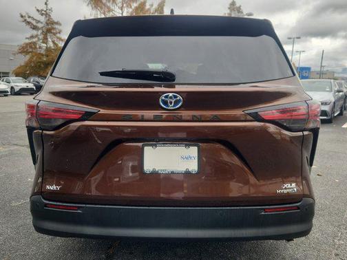 2021 Toyota Sienna XLE 8 Passenger