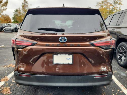2021 Toyota Sienna XLE 8 Passenger
