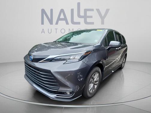 Magnetic Gray Metallic 2025 Toyota Sienna XLE