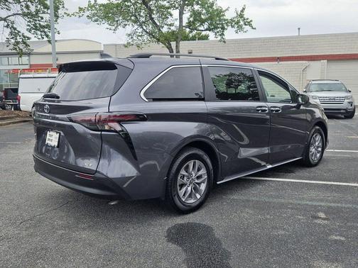 Magnetic Gray Metallic 2025 Toyota Sienna XLE