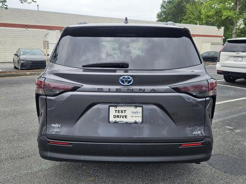 Magnetic Gray Metallic 2025 Toyota Sienna XLE