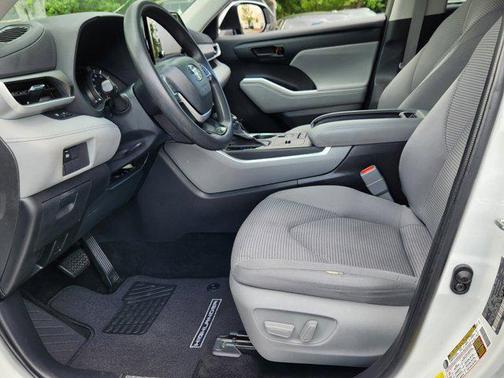 2022 Toyota Highlander L