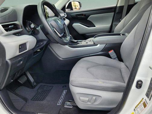 2022 Toyota Highlander L
