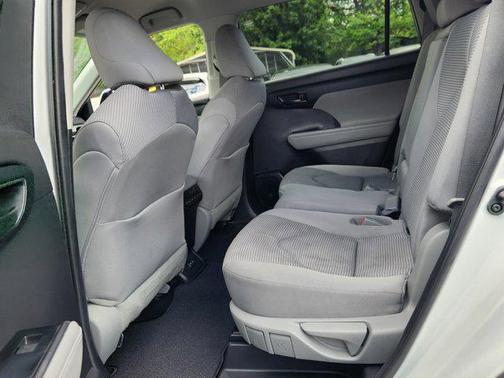 2022 Toyota Highlander L