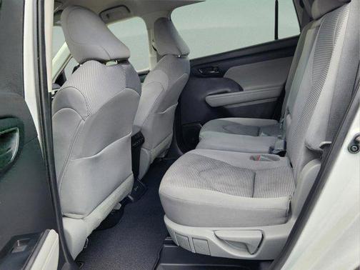 2022 Toyota Highlander L