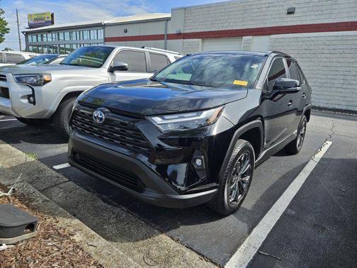 2023 Toyota RAV4 Hybrid XLE Premium