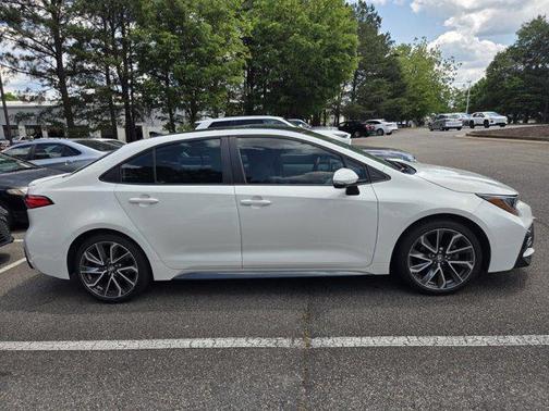 Blizzard Pearl w/Black Sand Pearl Roof 2021 Toyota Corolla SE
