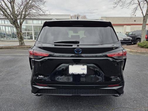 2025 Toyota Sienna XSE 7 Passenger
