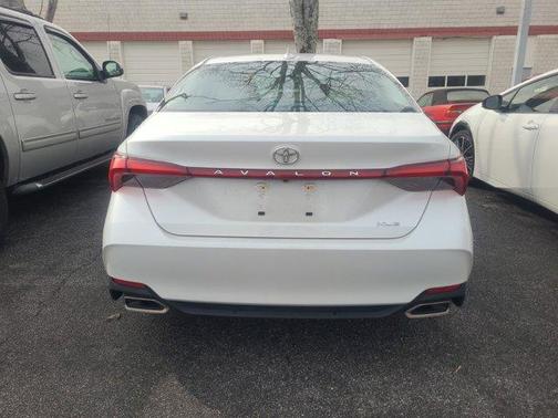 2022 Toyota Avalon XLE
