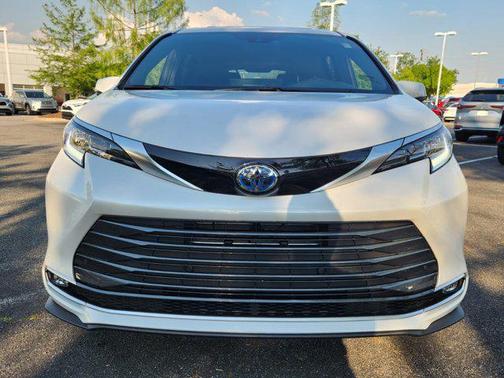 2025 Toyota Sienna Limited 7-Passenger