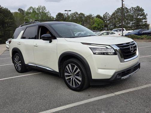 Super Black 2022 Nissan Pathfinder Platinum 2WD