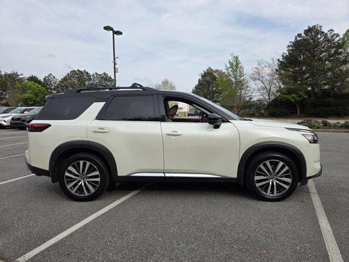 Super Black 2022 Nissan Pathfinder Platinum 2WD