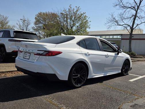 Ice Cap 2025 Toyota Camry SE