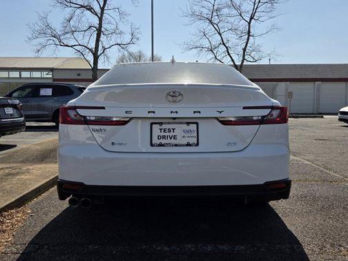 Ice Cap 2025 Toyota Camry SE