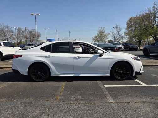 Ice Cap 2025 Toyota Camry SE