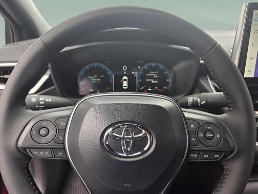 Ruby Flare Pearl/Midnight Black Metallic 2026 Toyota Corolla SE