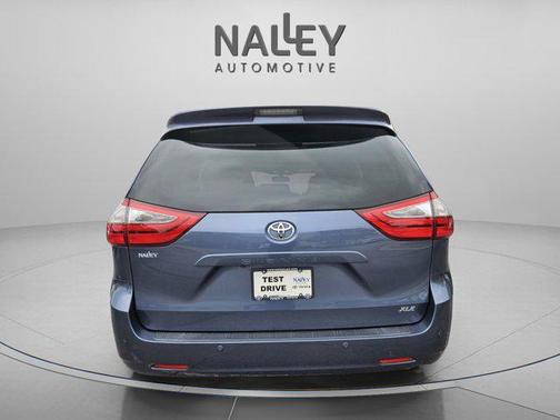 2017 Toyota Sienna XLE