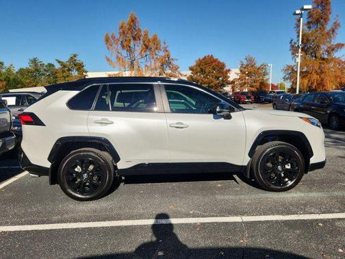 2024 Toyota RAV4 Hybrid SE