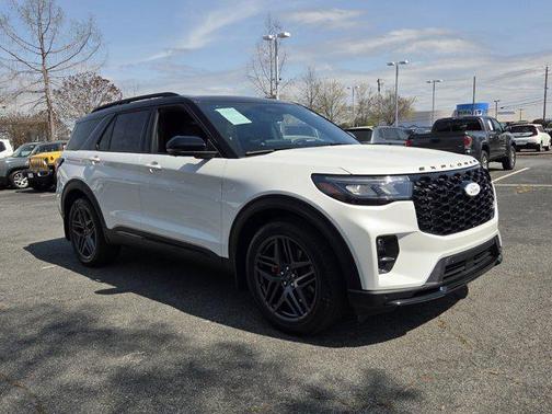 Star White Metallic Tri-Coat 2025 Ford Explorer ST