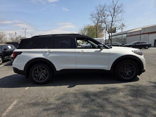 Star White Metallic Tri-Coat 2025 Ford Explorer ST