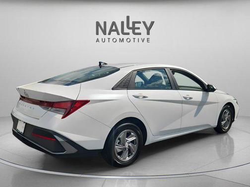 2024 Hyundai ELANTRA SE