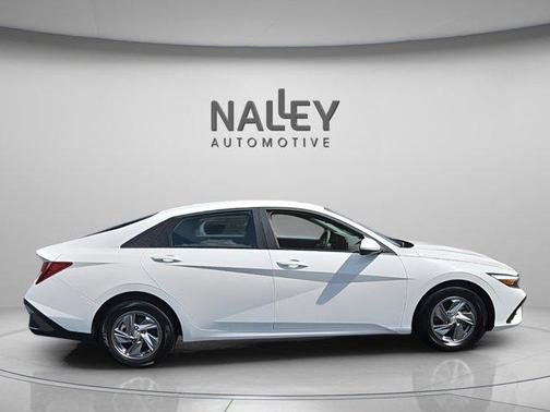 2024 Hyundai ELANTRA SE