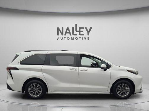 2025 Toyota Sienna XLE