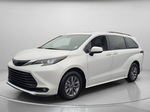 2025 Toyota Sienna XLE