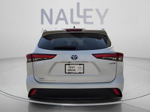 Wind Chill Pearl 2023 Toyota Highlander Hybrid LE