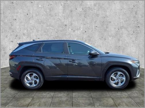 2022 Hyundai TUCSON SE