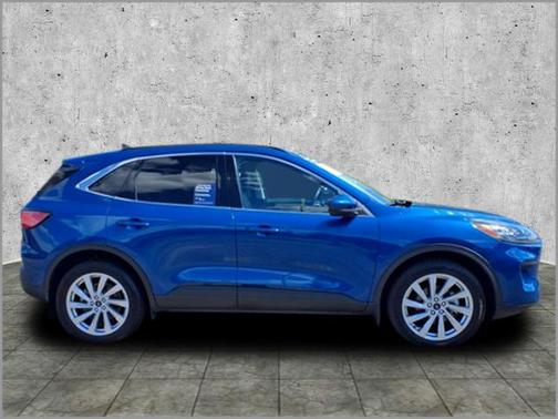 2022 Ford Escape TITANIUM