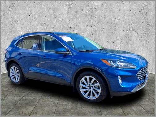 2022 Ford Escape TITANIUM
